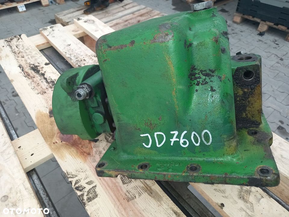 Przystawka przedniego napędu wałek RE47386 RE47384 R95449 John Deere 7600 7700 7800 - 7