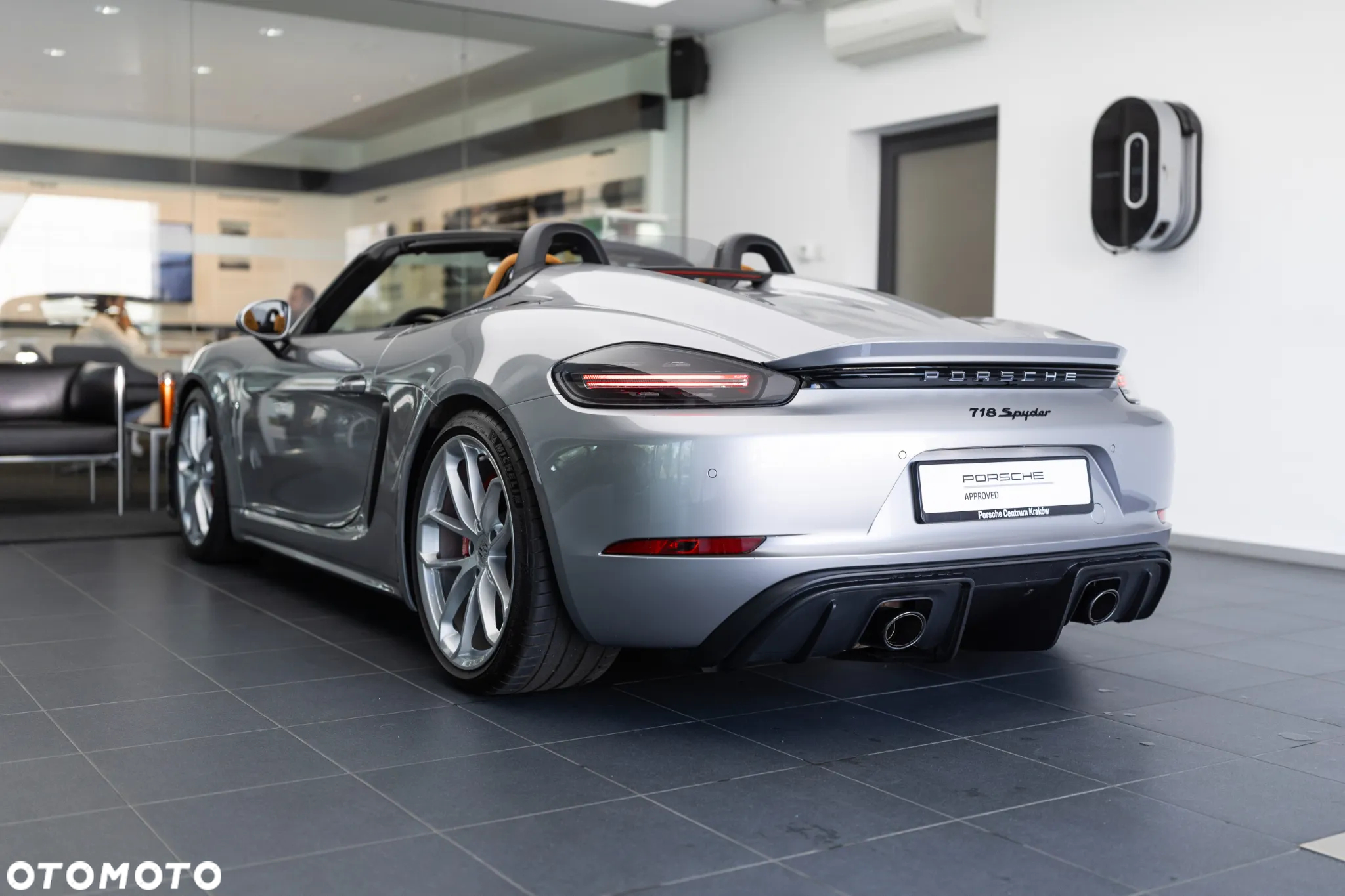 Porsche 718 Spyder - 10
