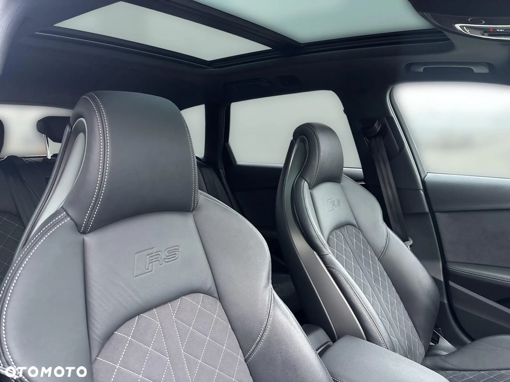 Audi RS4 Avant - 14
