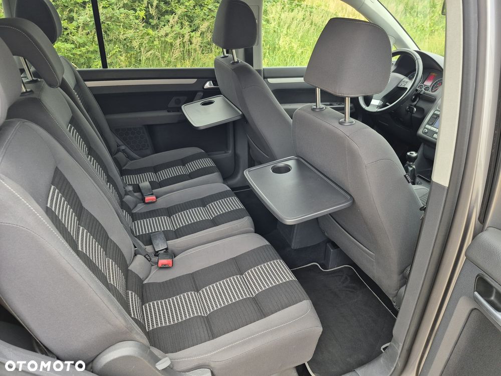 Volkswagen Touran - 8
