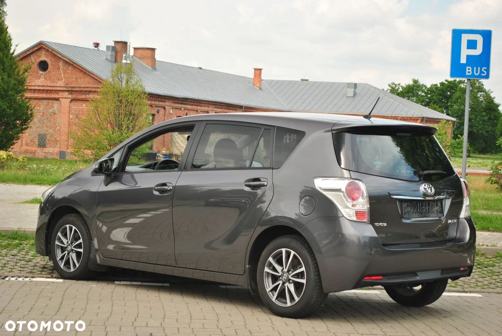 Toyota Verso 1.6 Premium 7os - 8