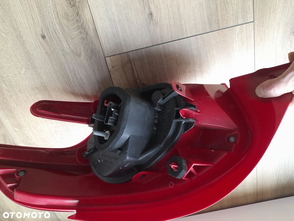 PEUGEOT 208 LAMPA LEWA TYLNA TYŁ - 5