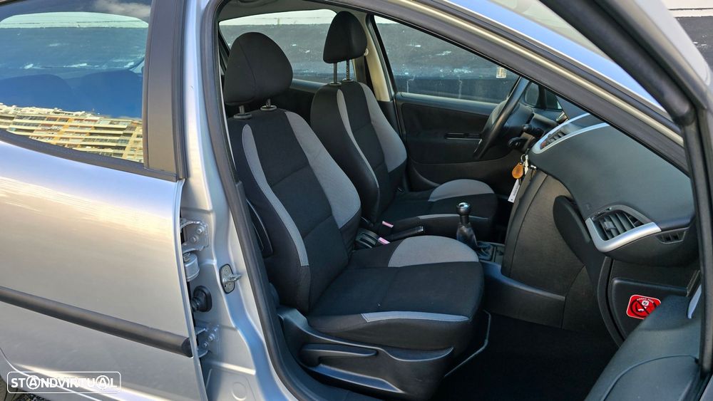 Peugeot 207 1.4 HDi Urban - 23