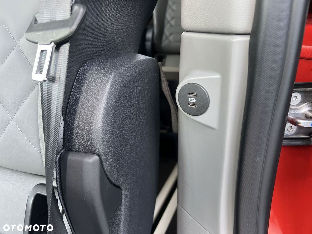 Ford Tourneo Custom - 25