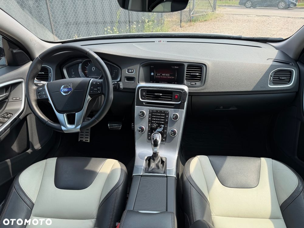 Volvo V60 Cross Country T5 AWD Geartronic Summum - 8