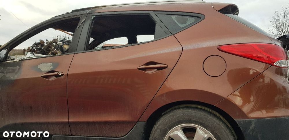 HYUNDAI IX 35 DRZWI LEWY TYŁ  U8N - 1