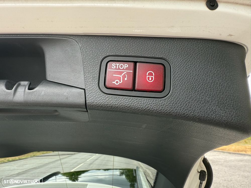 Mercedes-Benz C 300 h AMG Line - 15