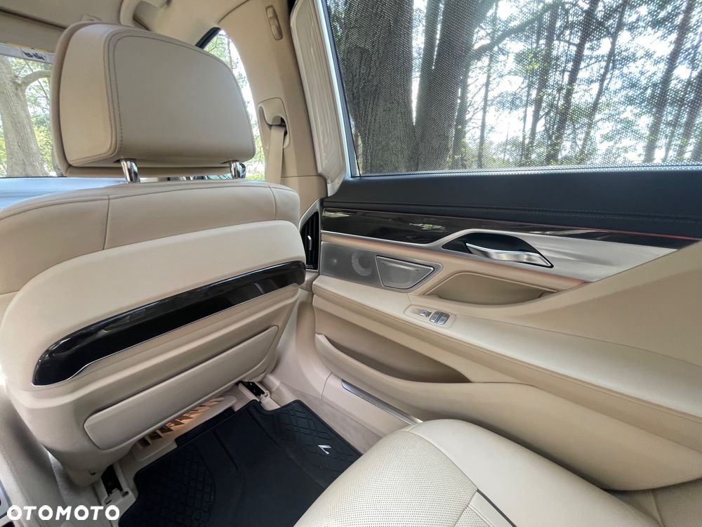 BMW Seria 7 740Li - 10