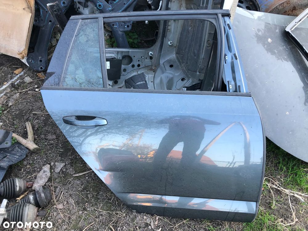SKODA OCTAVIA III 15r KOMPLETNE DRZWI PRAWY TYŁ