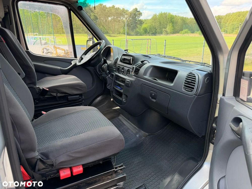Mercedes-Benz Sprinter - 14