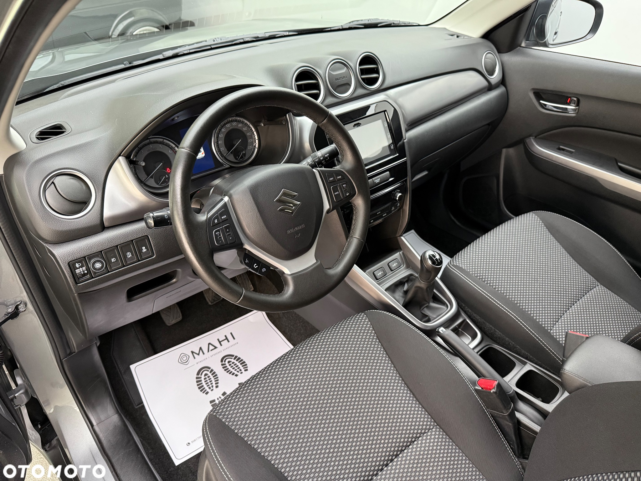 Suzuki Vitara 1.0 Boosterjet Premium 2WD - 23