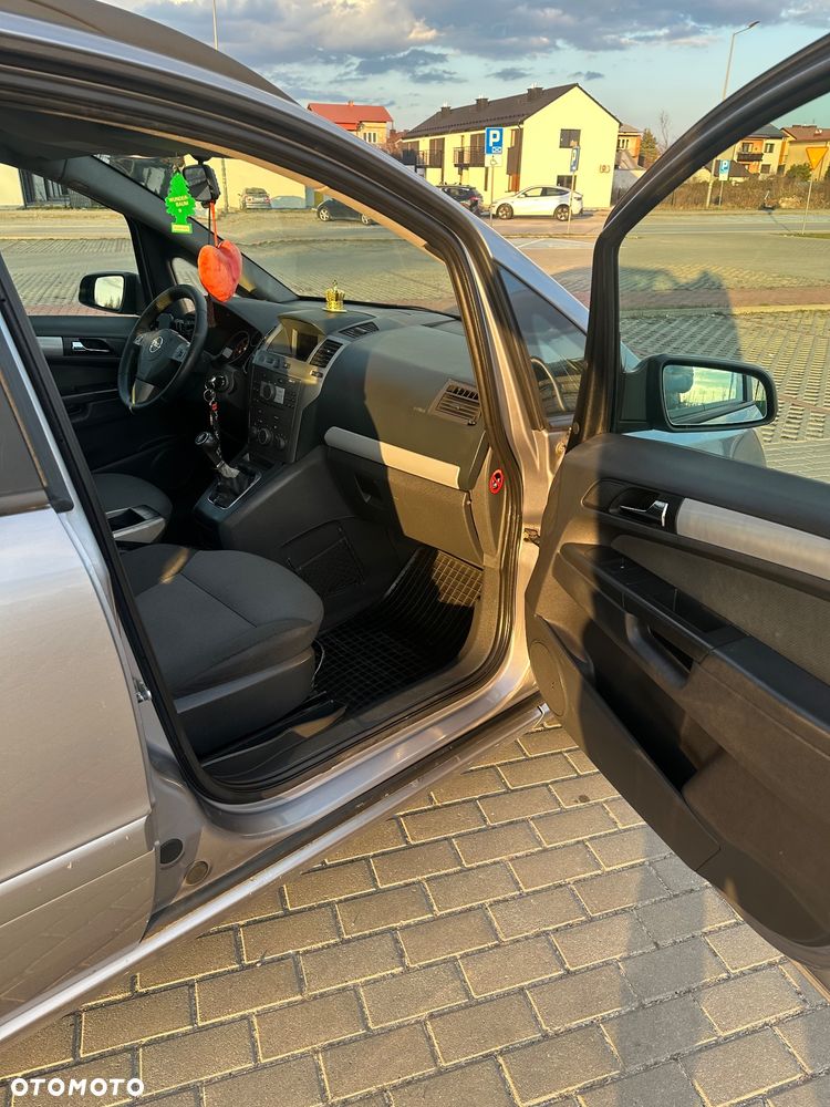 Opel Zafira 1.9 CDTI - 13
