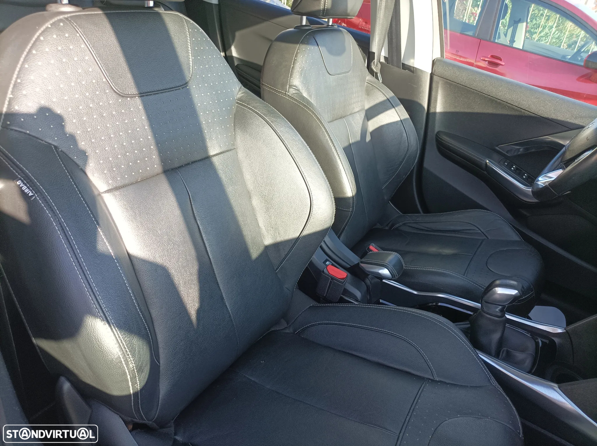 Peugeot 2008 1.6 VTi Allure - 31