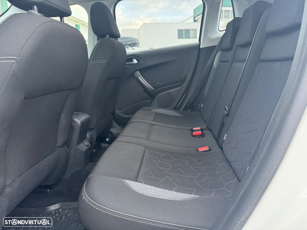 Peugeot 2008 PureTech 110 GPF Stop&Start EAT6 Allure - 24