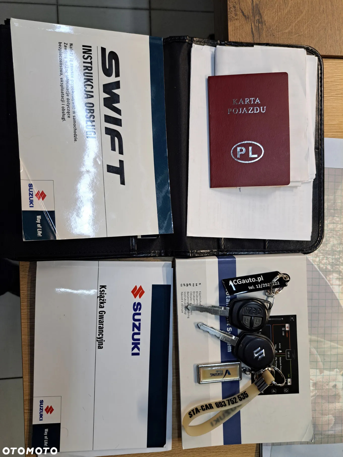 Suzuki Swift 1.2 Premium Plus CVT - 17