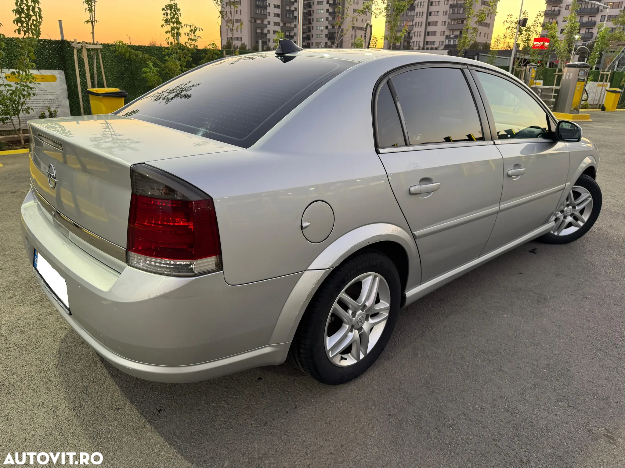 Opel Vectra 1.8i Elegance - 4