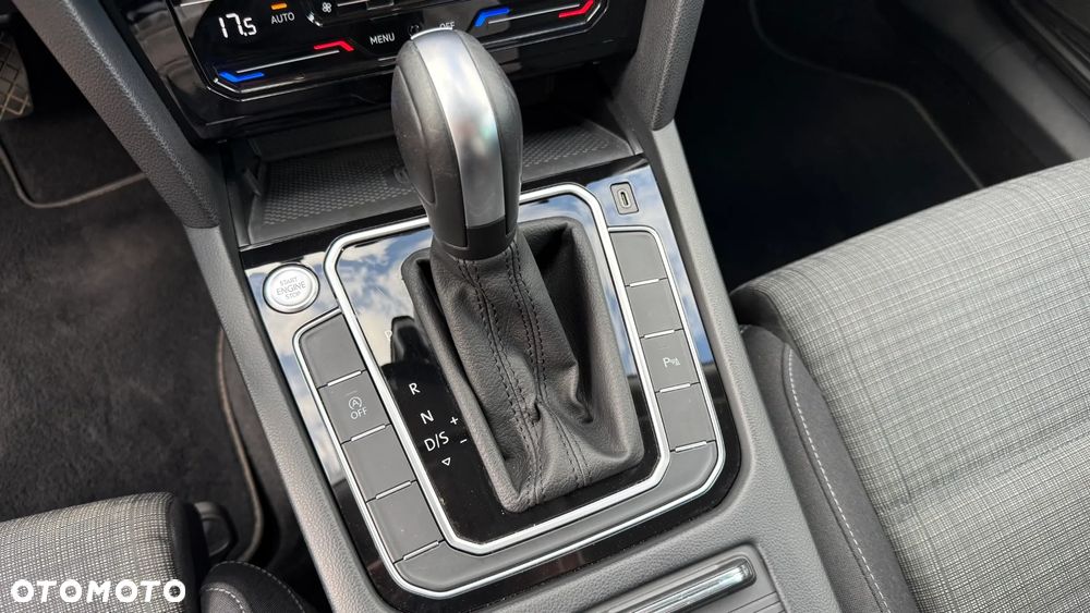 Volkswagen Passat 2.0 TDI SCR DSG Business - 29