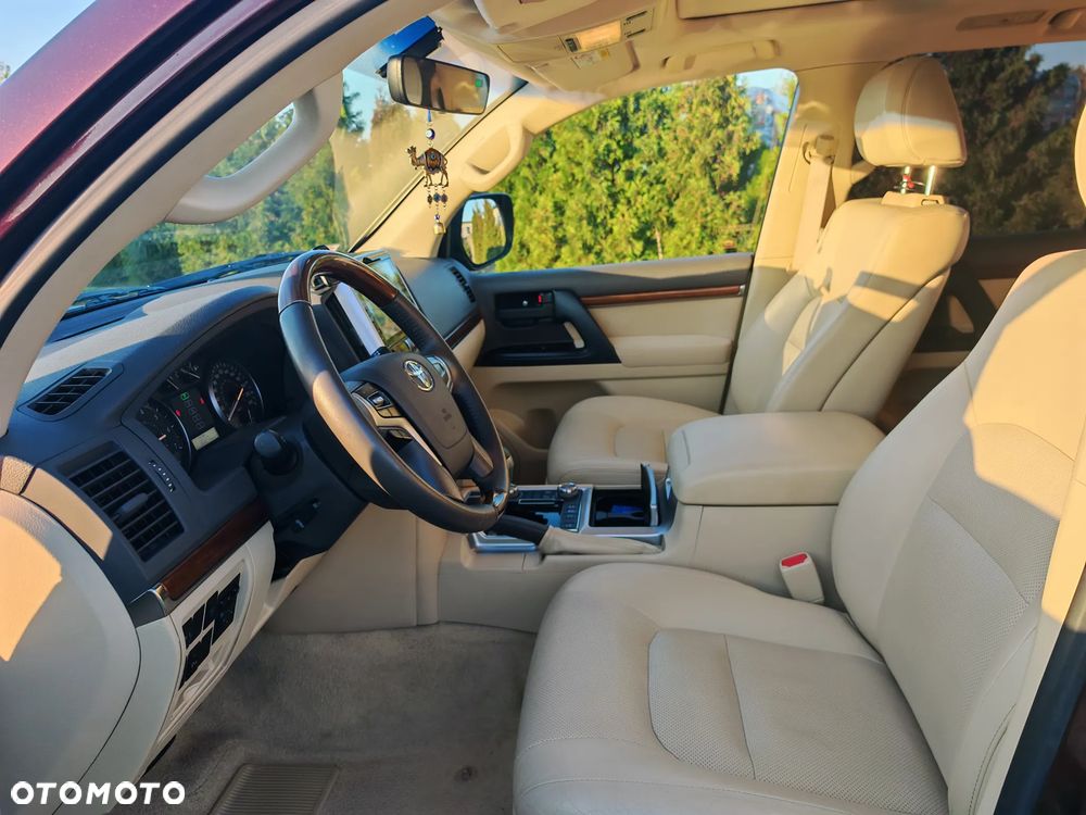 Toyota Land Cruiser - 17
