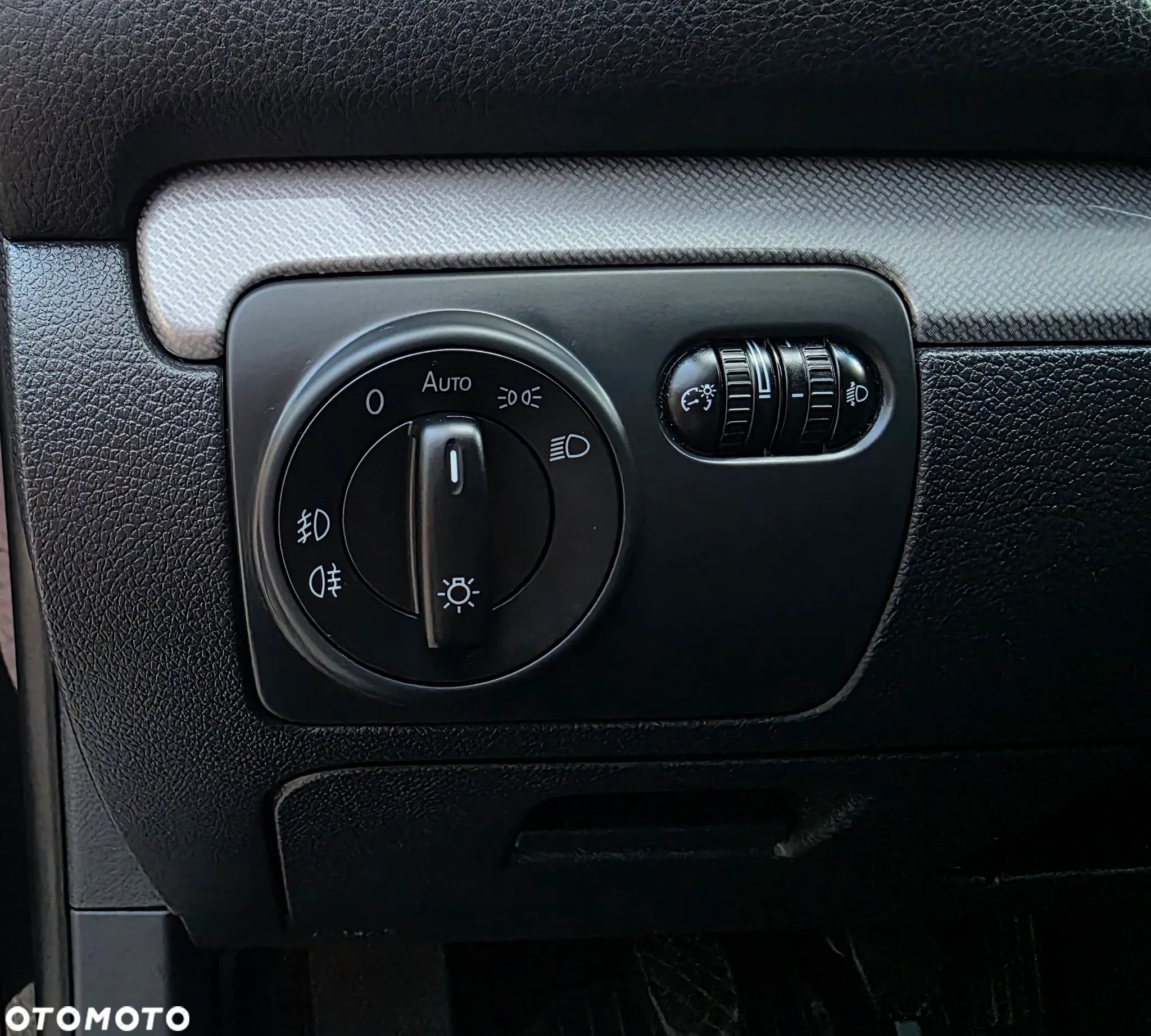 Volkswagen Golf 2.0 TDI DPF MATCH - 23