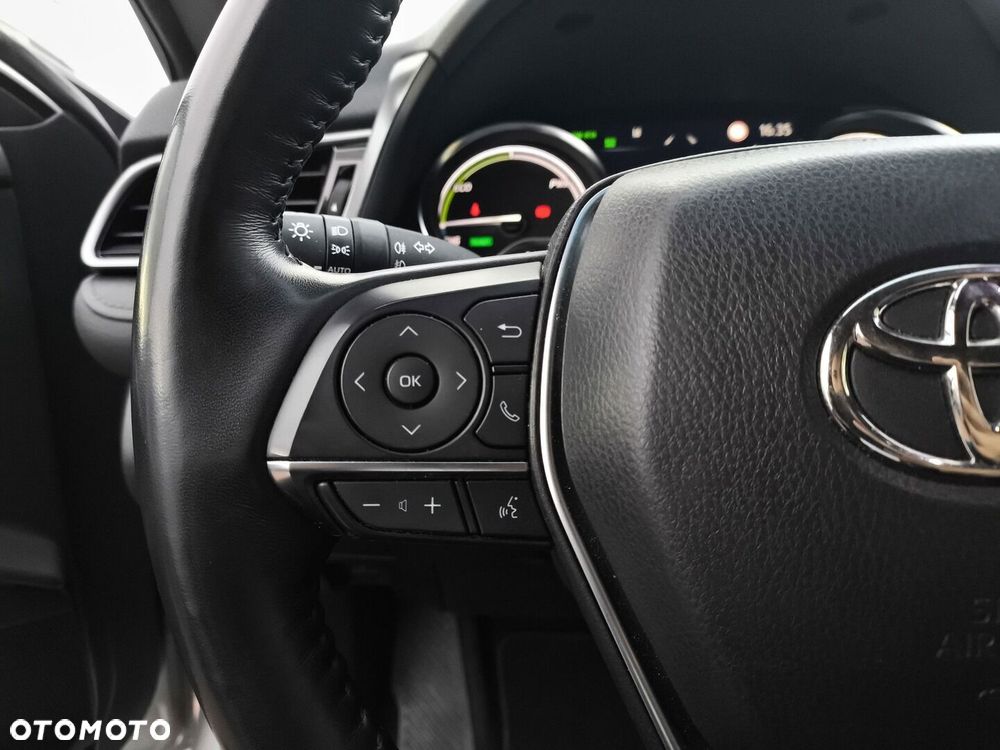 Toyota Camry 2.5 Hybrid Executive CVT - 17