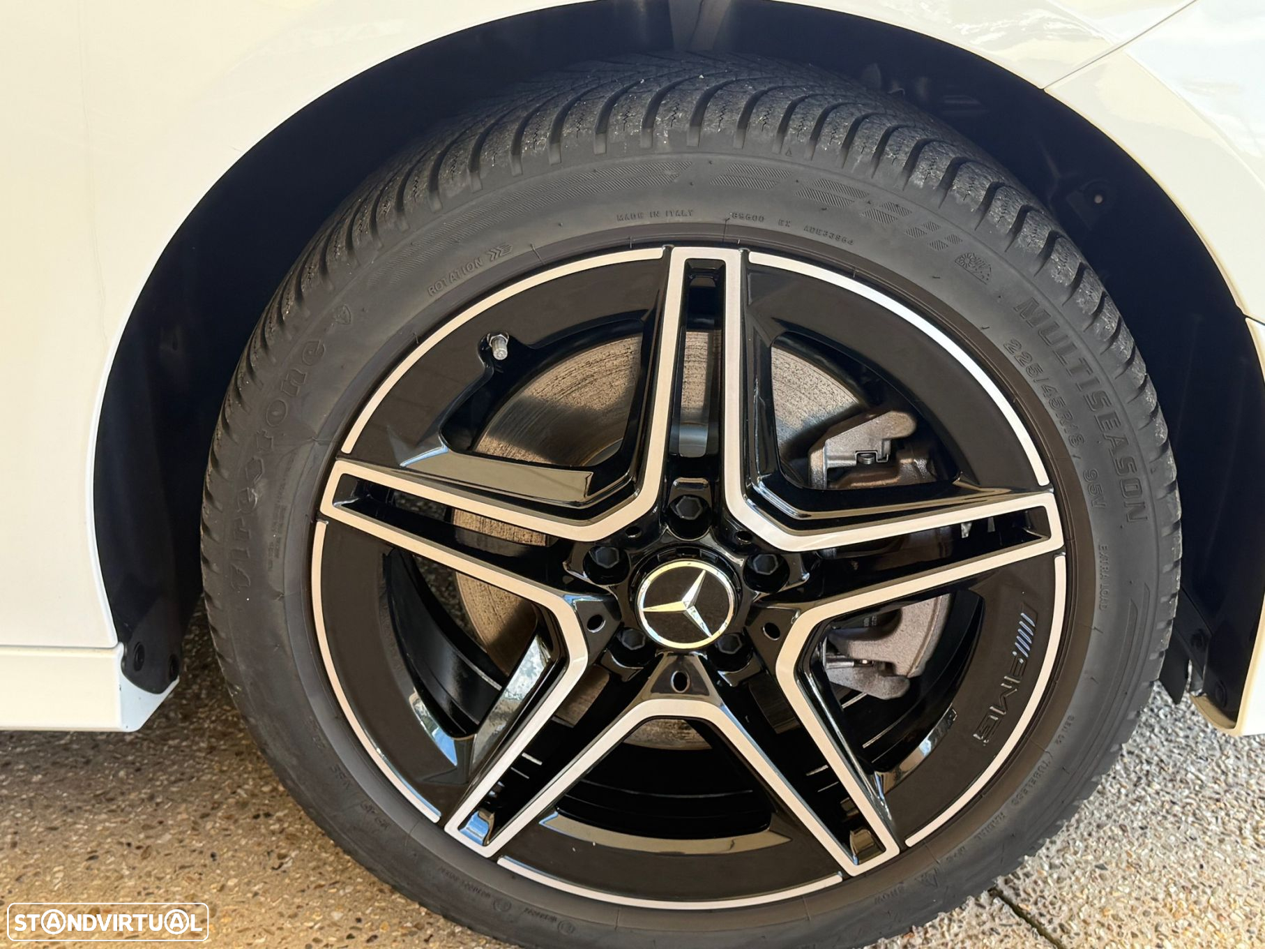 Mercedes-Benz CLA 250 e Shooting Brake AMG Line - 17