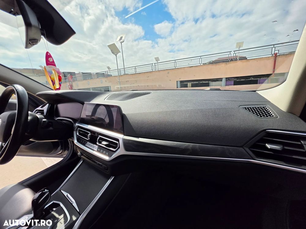 BMW Seria 3 320d xDrive AT MHEV - 33