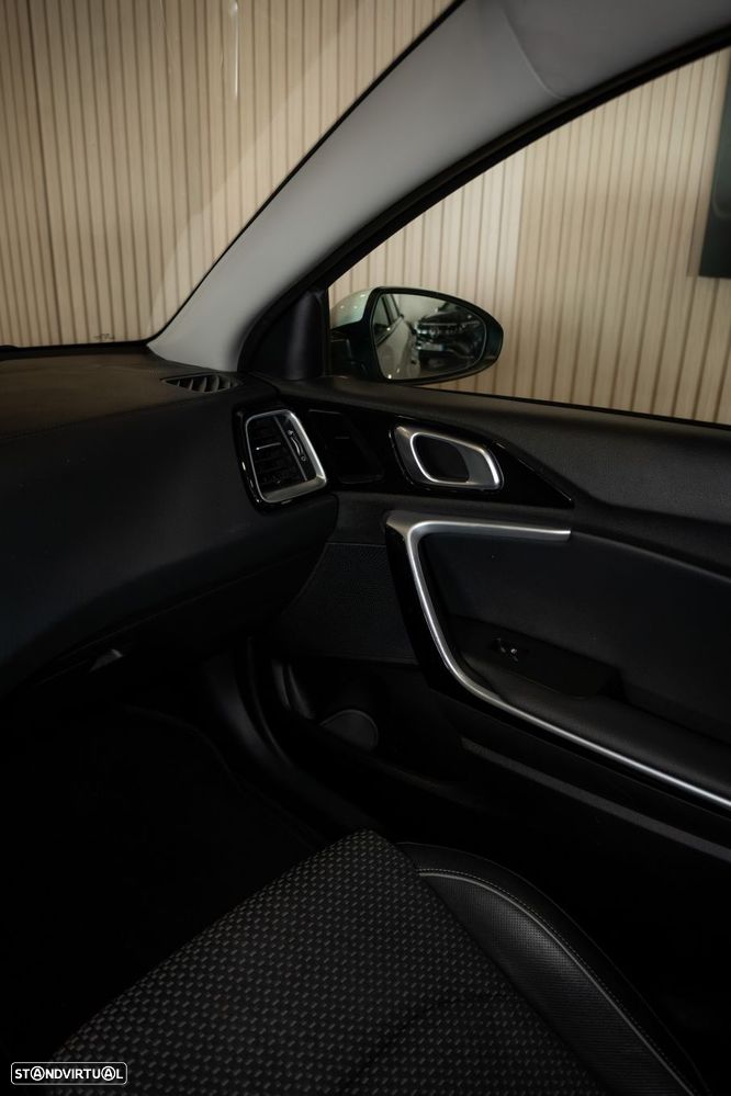 Kia Ceed SW 1.6 CRDi MHEV Dynamic - 47