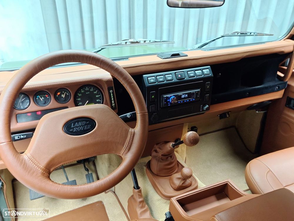 Land Rover Defender 130 - 11