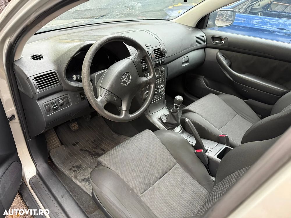 Dezmembrez Toyota Avensis T25 facelift 2.0 diesel 2007 gri verzui 93KW - 14