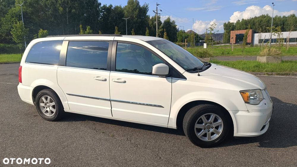 Chrysler Town & Country - 1