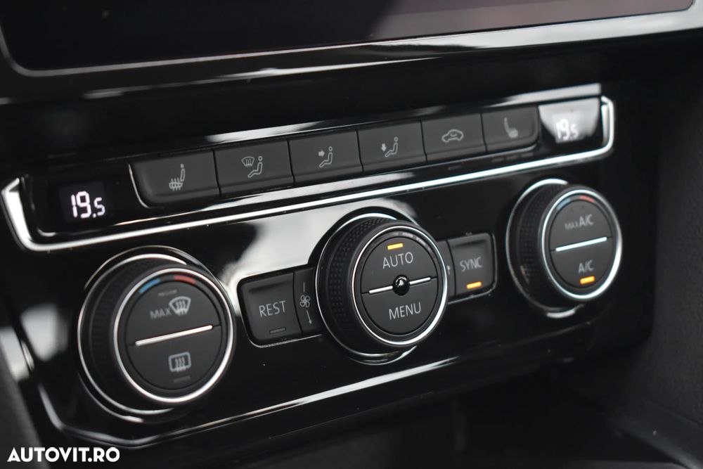 Volkswagen Passat 2.0 TDI DSG Highline - 34