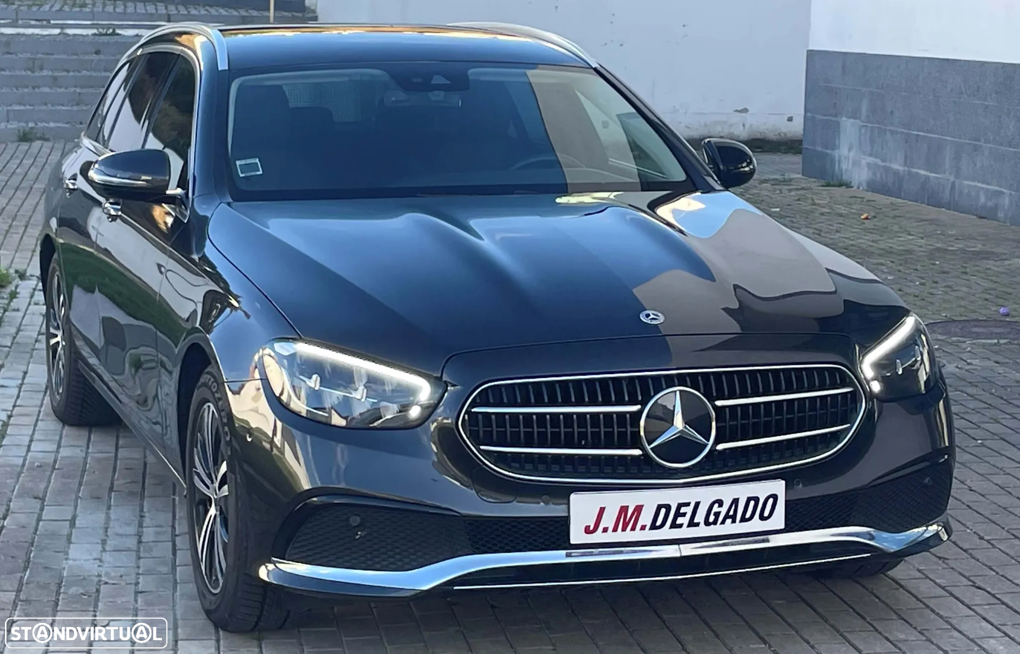 Mercedes-Benz E 220 d 4Matic T 9G-TRONIC Avantgarde - 2