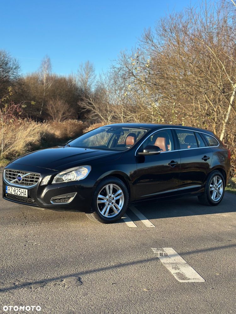 Volvo V60 T3 Summum - 1