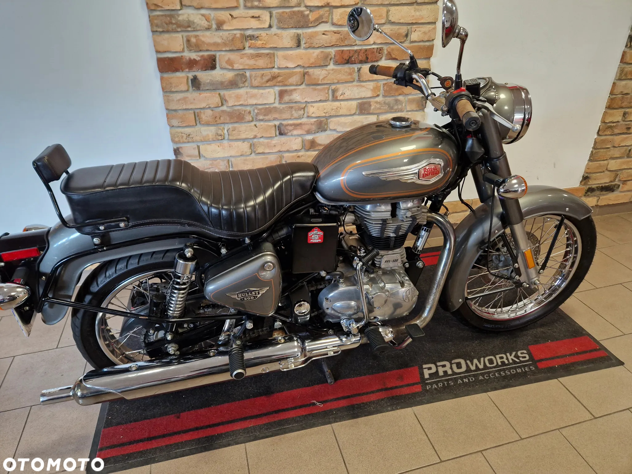 Royal Enfield Bullet - 2