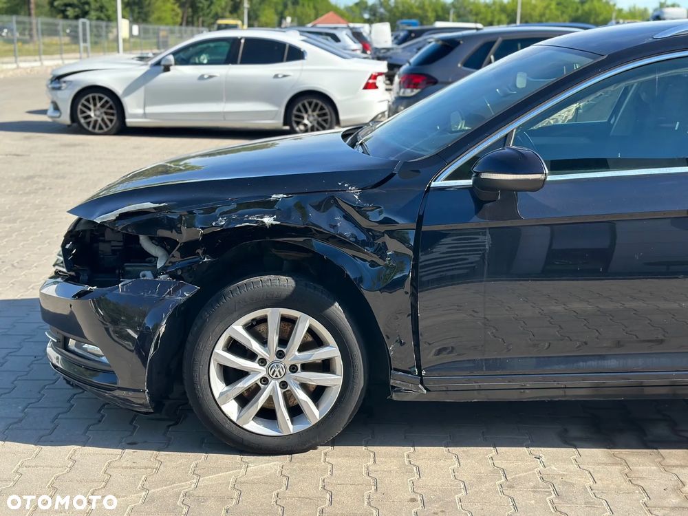 Volkswagen Passat - 4