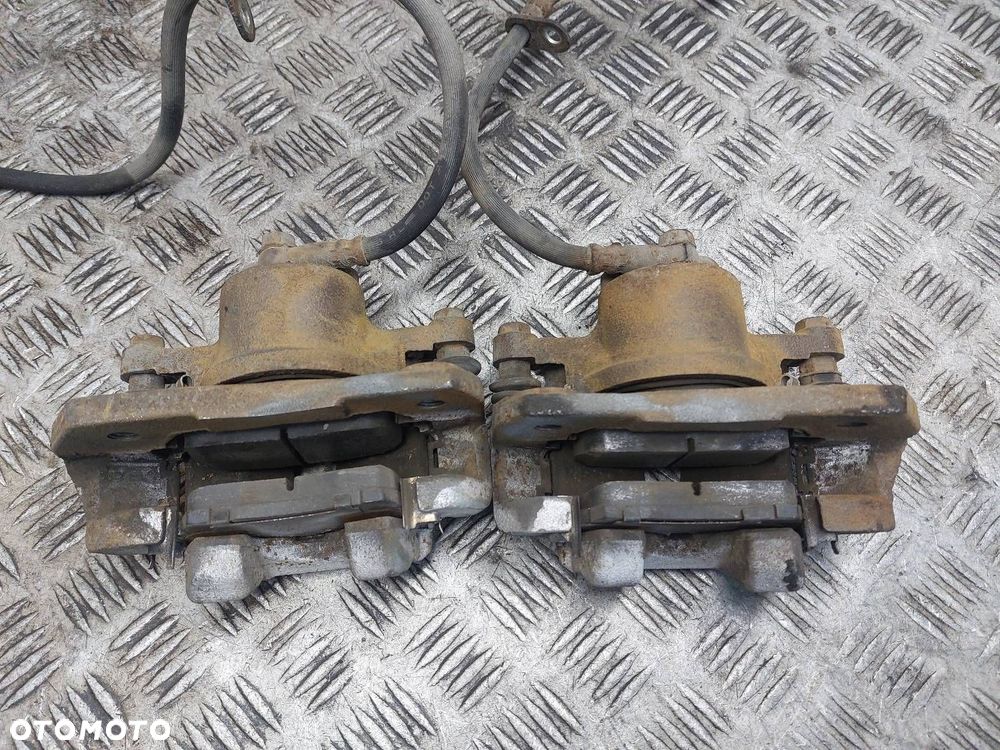 TARCZE HAMULCOWE PRZÓD + KLOCKI + ZACISKI TOYOTA YARIS I 1.3 16V - 7