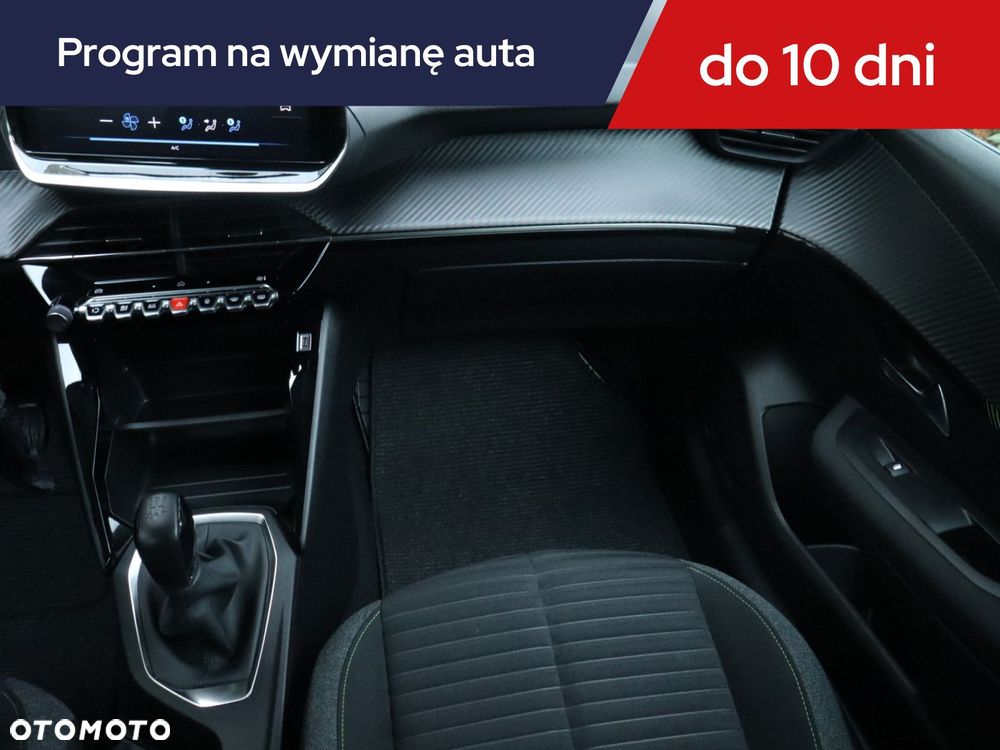 Peugeot 208 - 10