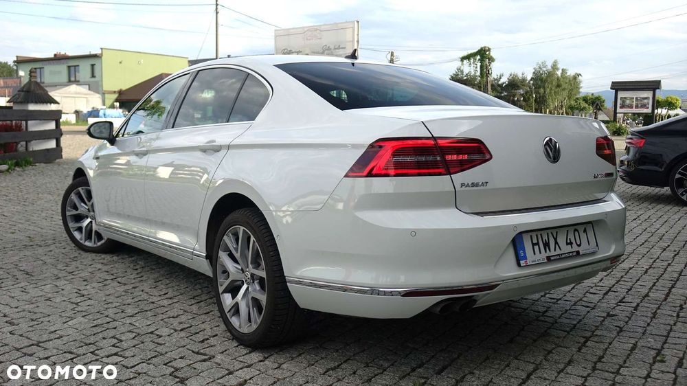 Volkswagen Passat - 4