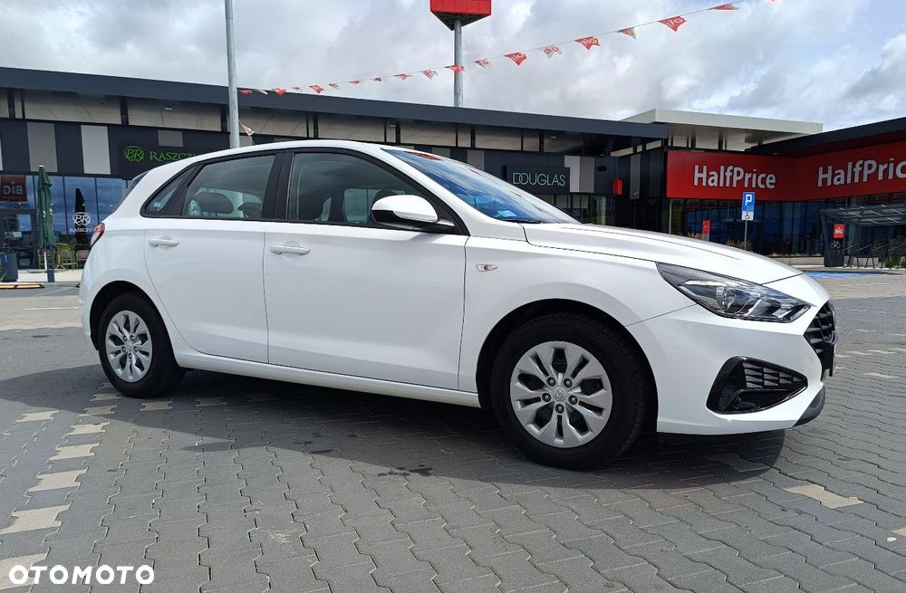 Hyundai i30 1.5 DPI Classic + - 7