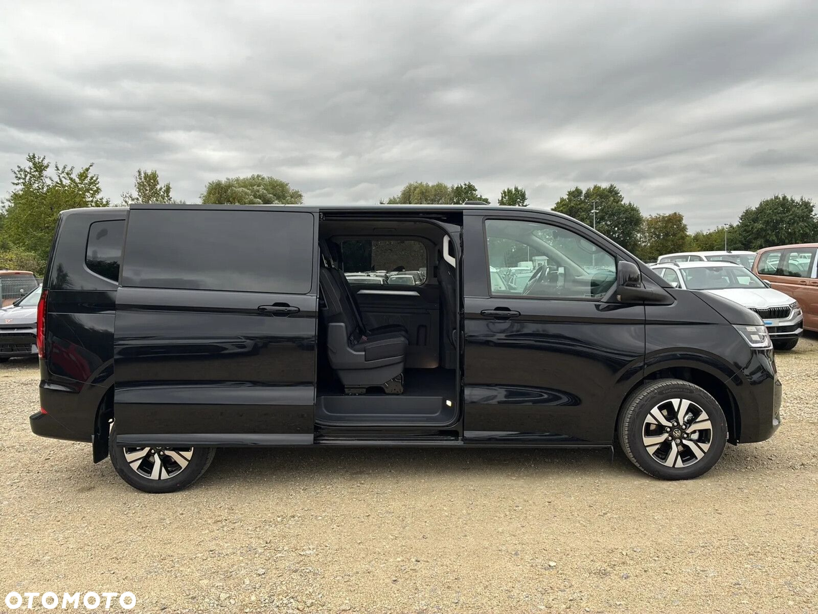 Volkswagen Caravelle - 9