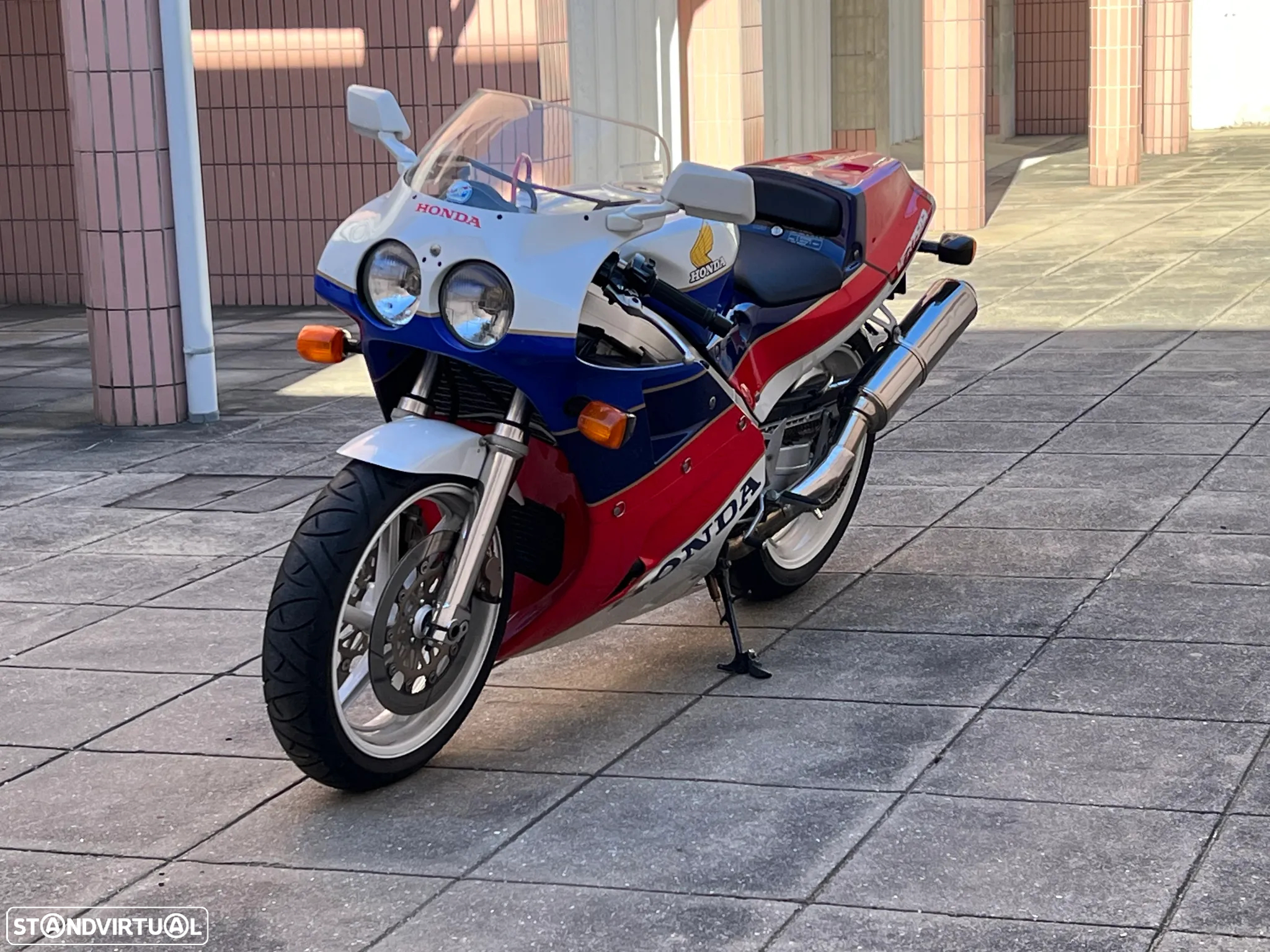 Honda VFR VFR750 RC30 - 8