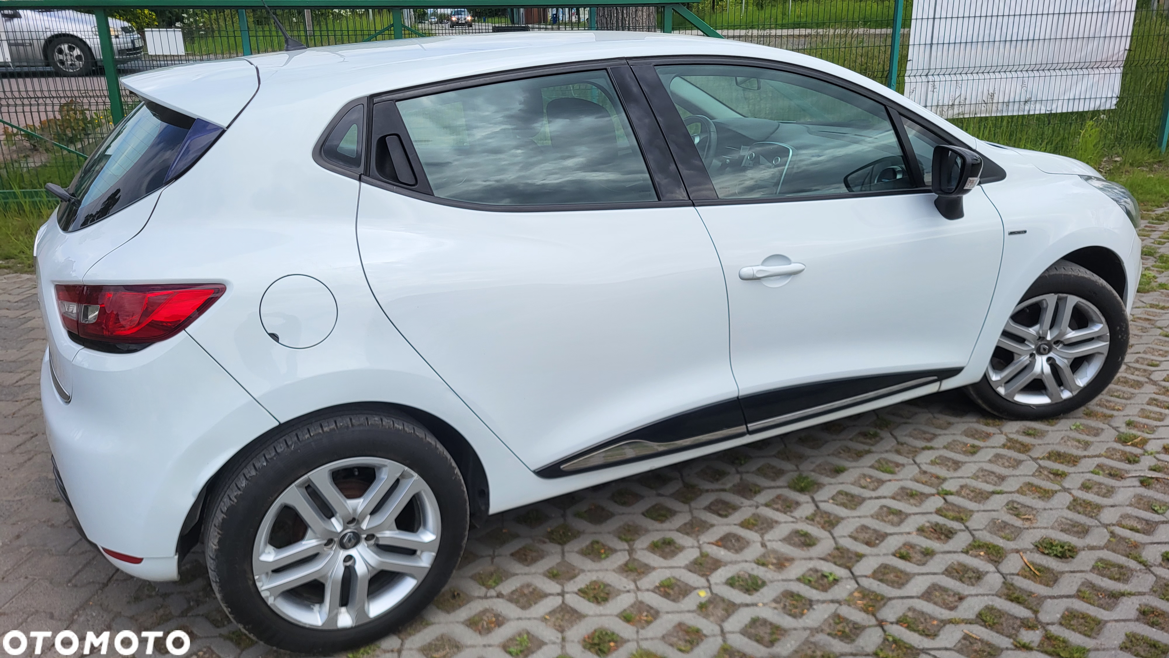Renault Clio 1.2 16V 75 Limited - 17