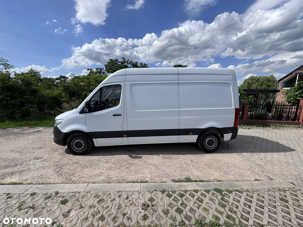 Mercedes-Benz Sprinter - 2