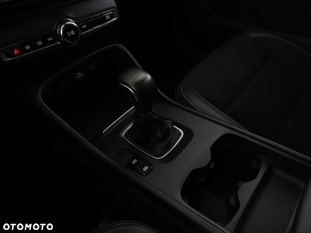 Volvo XC 40 T3 Momentum Pro - 31