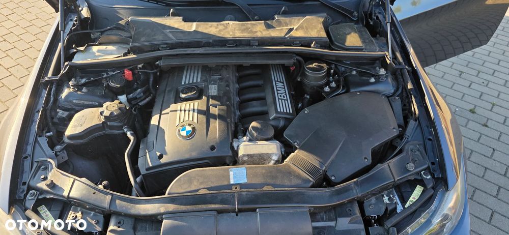 BMW Seria 3 330i - 21