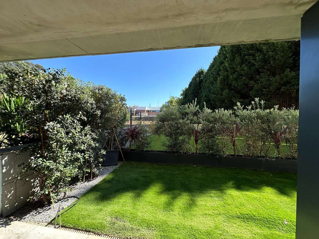 Apartamento T1 em Condomínio de Luxo Fechado | Piscina e Campo Ténis - Grande imagem: 3/35