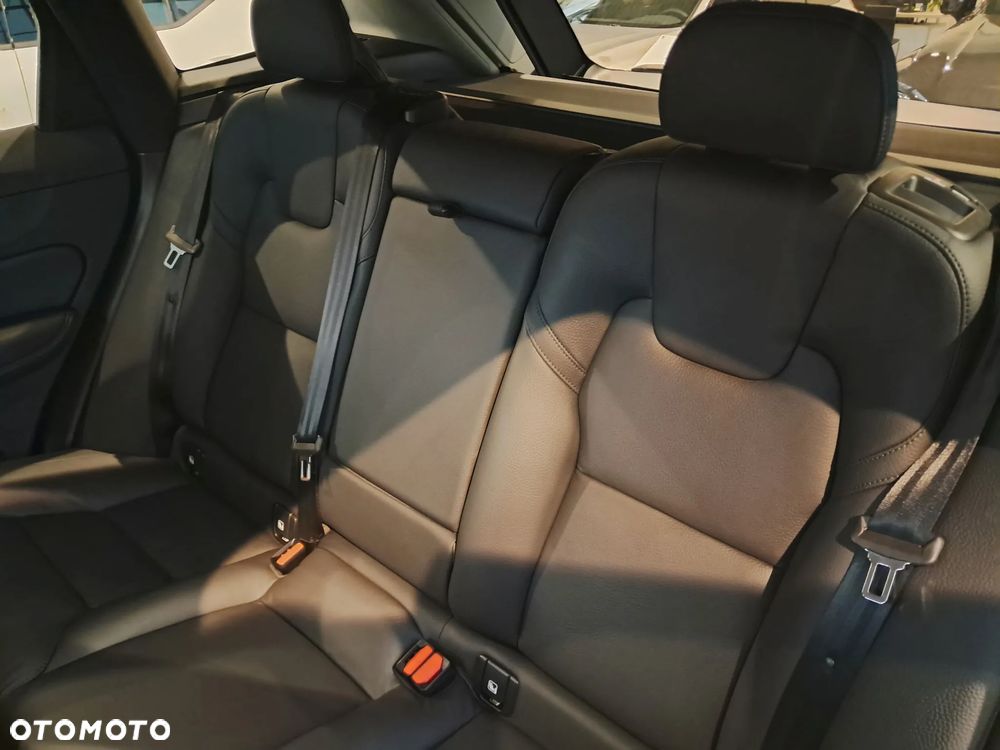 Volvo XC 60 B5 B AWD Plus Dark - 15