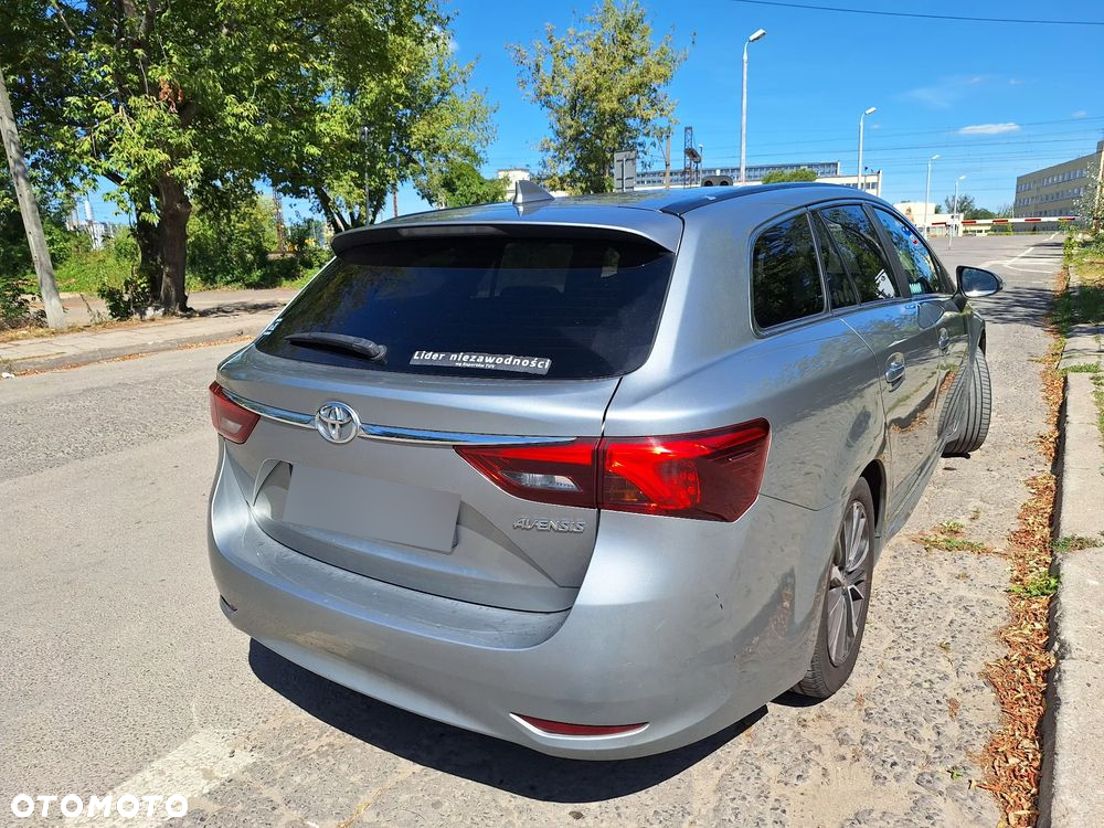 Toyota Avensis 1.8 Premium MS - 17