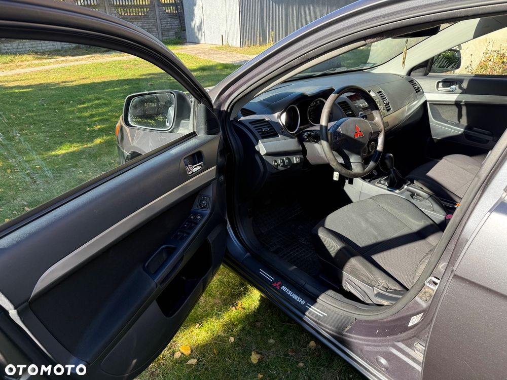 Mitsubishi Lancer - 10