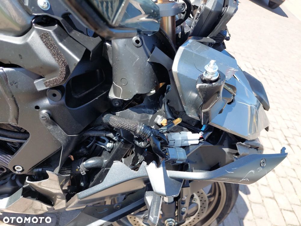 Suzuki GSX 1000 - 11